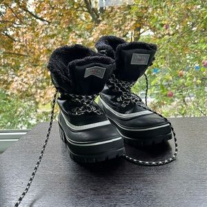 COUGAR Storm winter boots Women Size 7 black and white